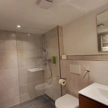 Staude 4* تيبرغ