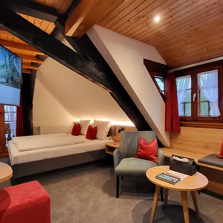 Staude 4* تيبرغ